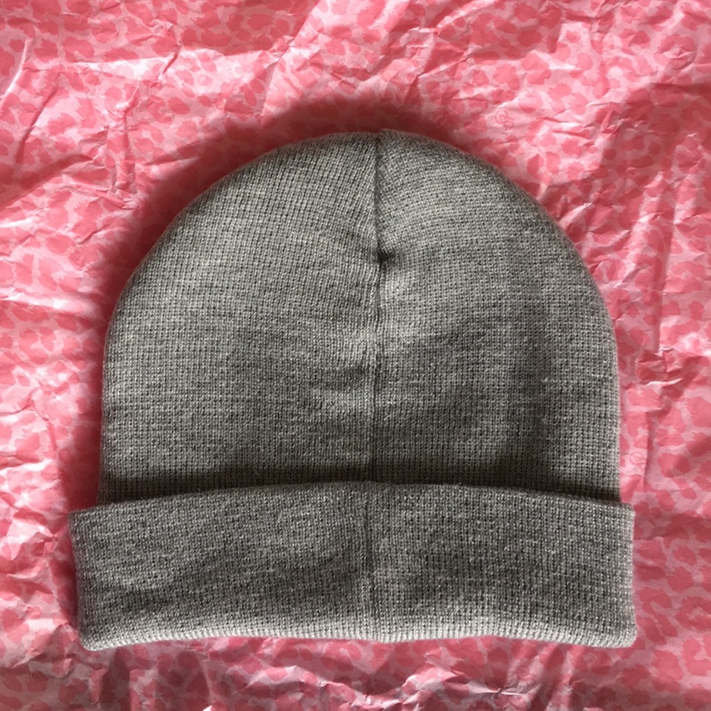 Victoria’s Secret sport beanie in gray - Picture 2 of 2